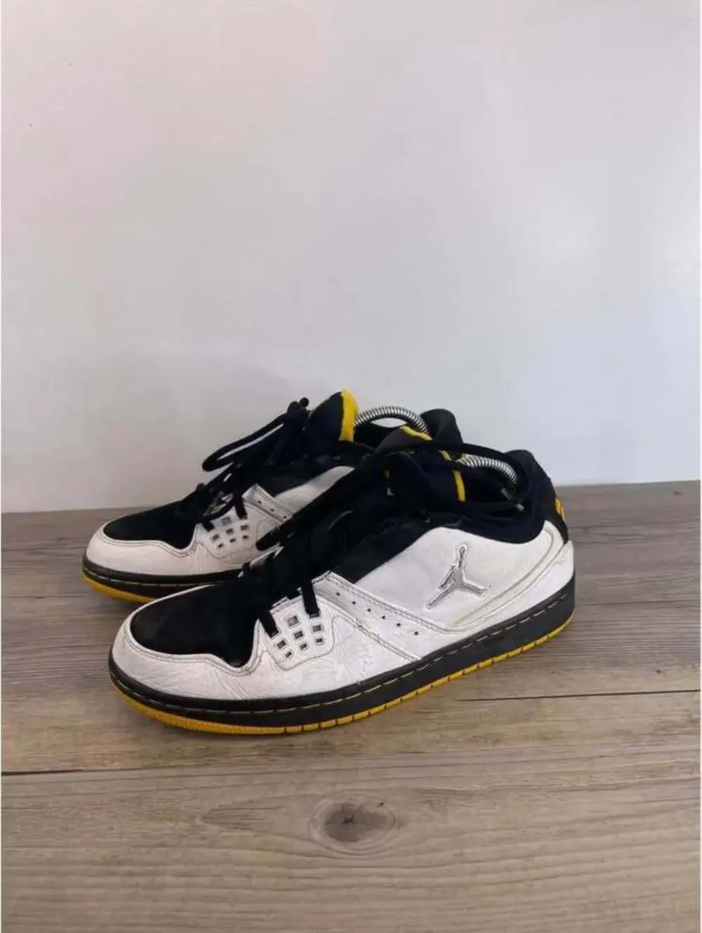 Jordan TE 2 Low Mens 9 White Black Maize Yellow Sneakers 350610-106